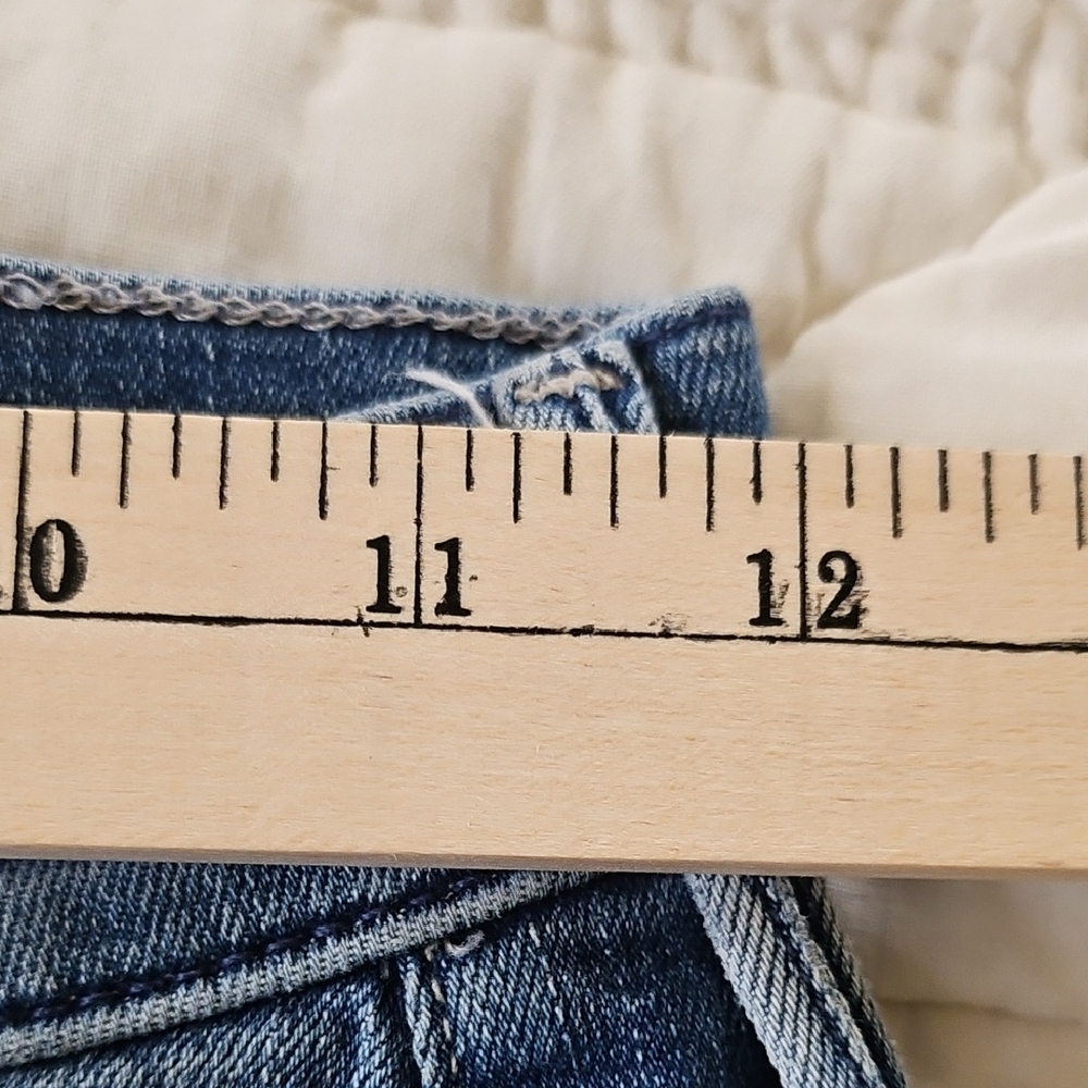 MOTHER Med Rise Dazzler Ankle Fray Jeans (Wash: We The Animals) - Picture 4 of 9